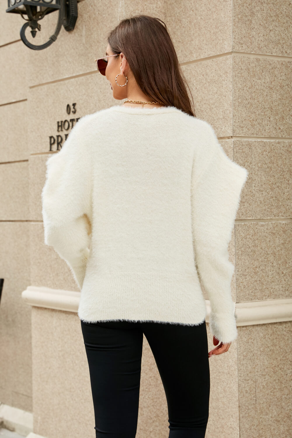 Flauschige Strickjacke mit Puffärmeln und V-Ausschnitt