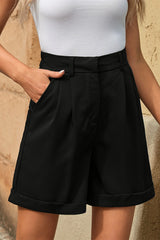 Plissierte Shorts mit hoher Taille und Taschen