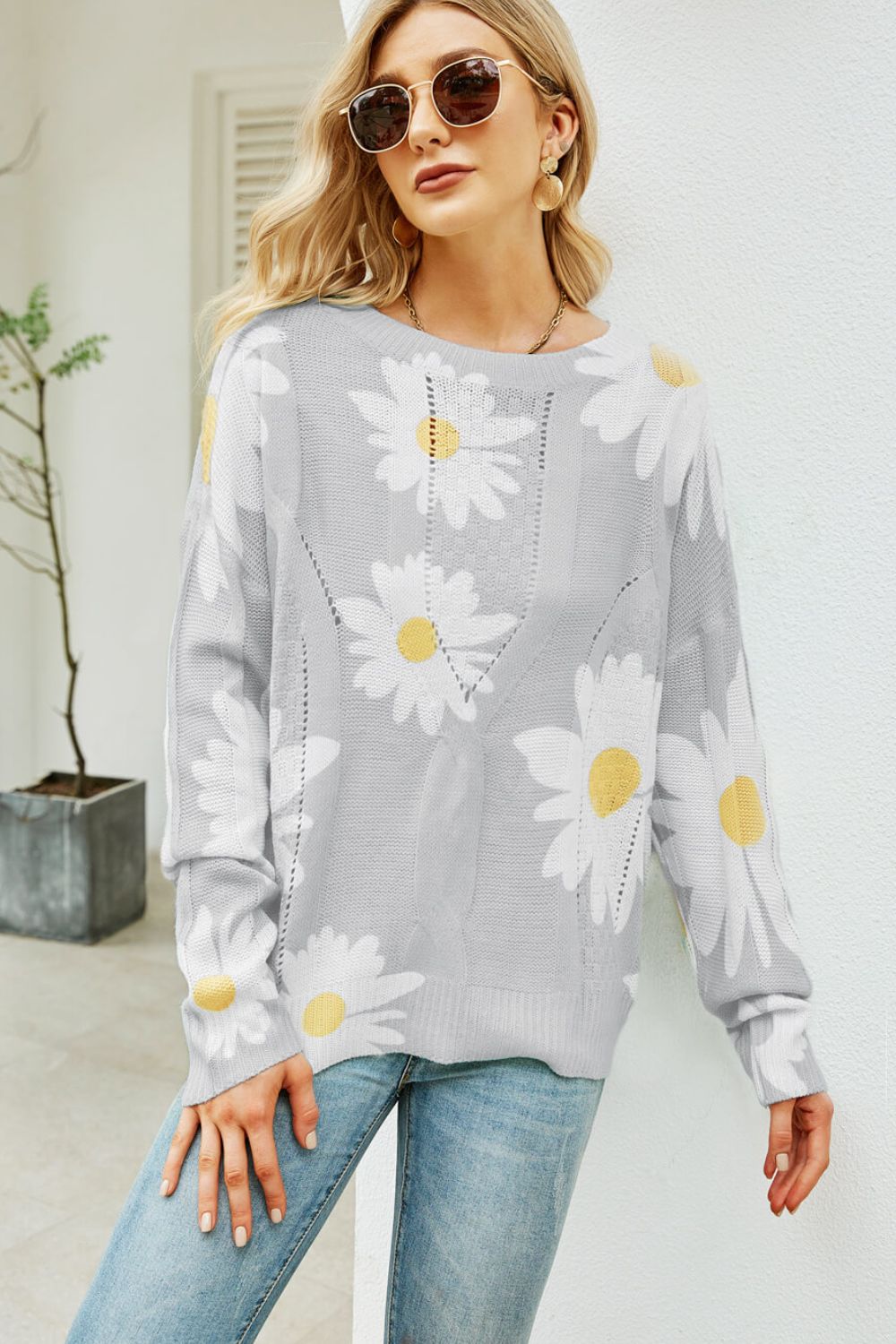 Pullover mit Rundhalsausschnitt und durchbrochenem Gänseblümchen-Print