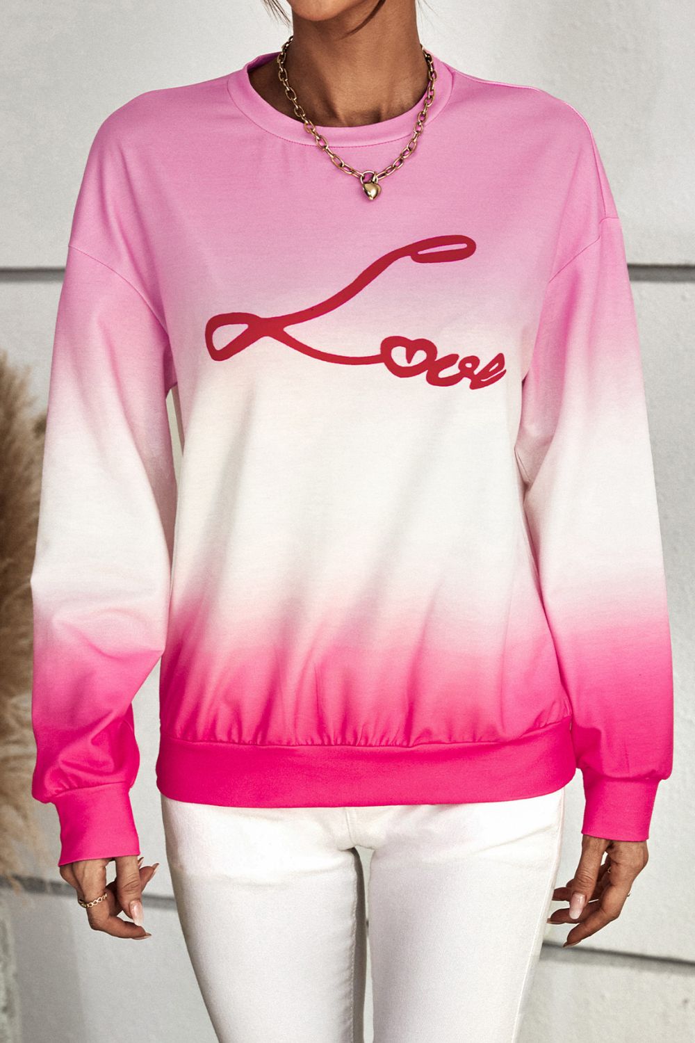 Sweatshirt mit überschnittenen Schultern und Farbverlauf LOVE