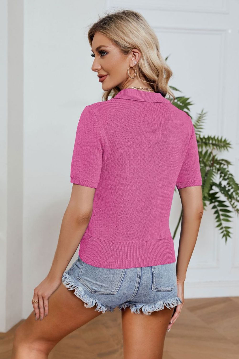 Kurzärmliges Strickoberteil mit Johnny-Kragen