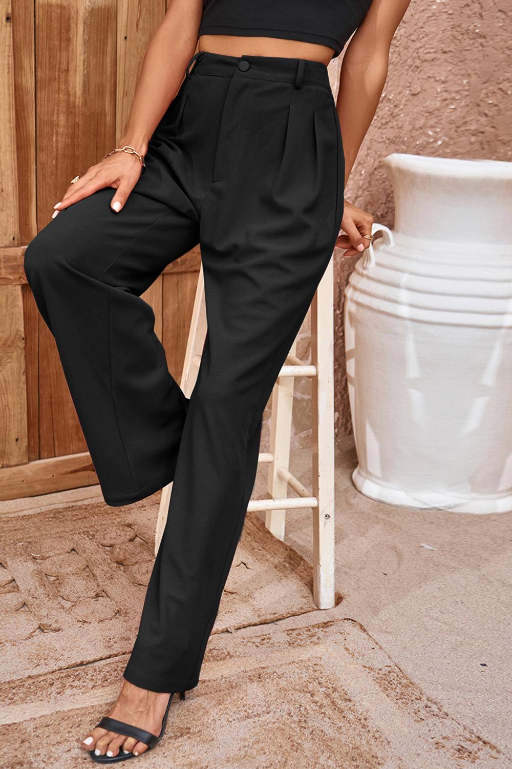 Pantalon droit à détails plissés