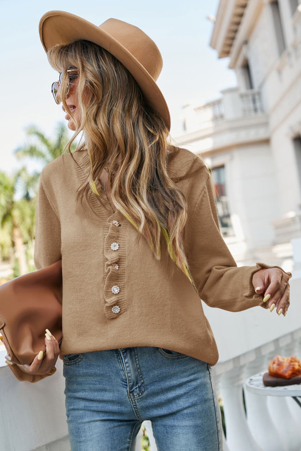 Pullover mit Rüschenbesatz und halbhohem Knopf