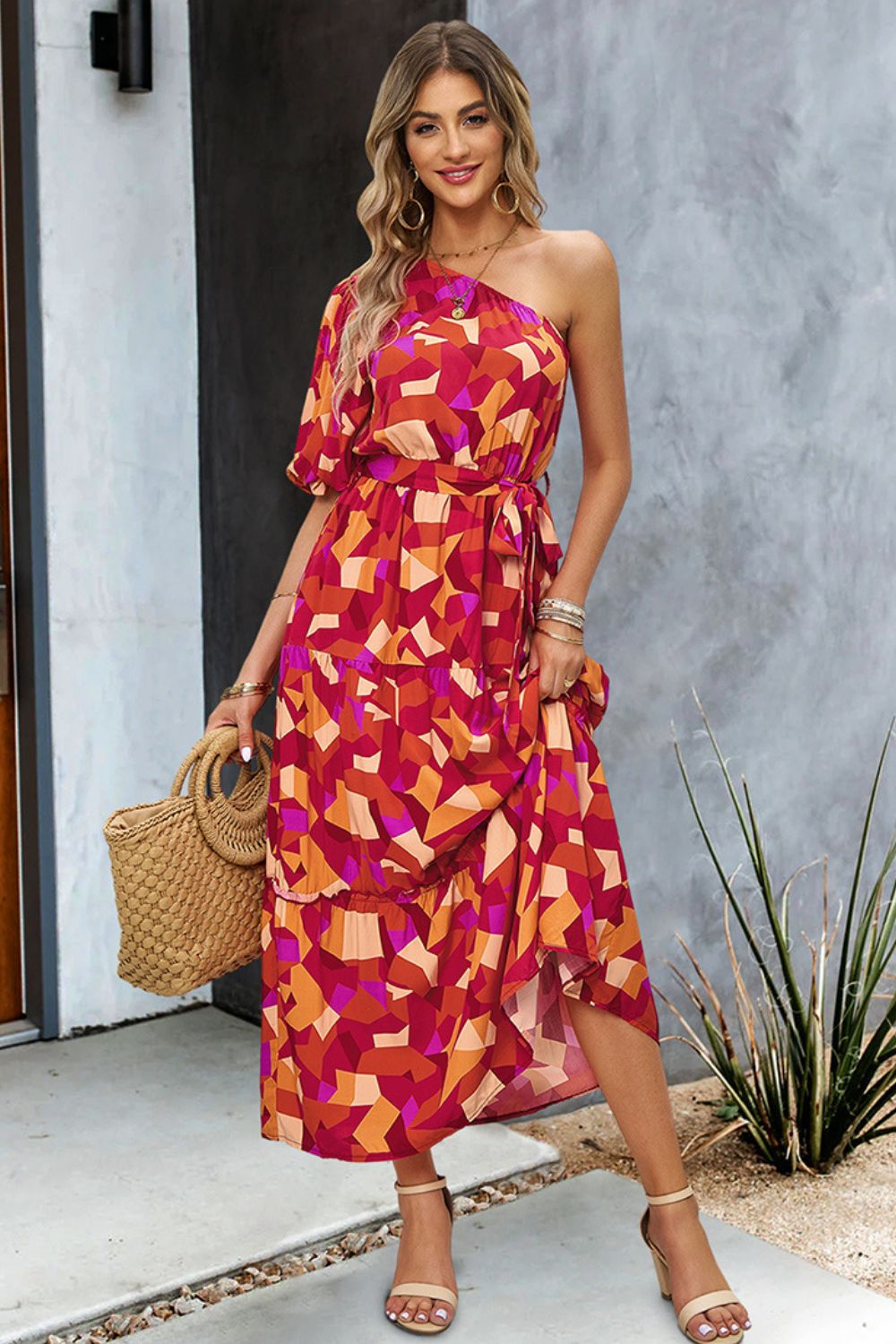 Robe longue imprimée asymétrique avec ceinture nouée