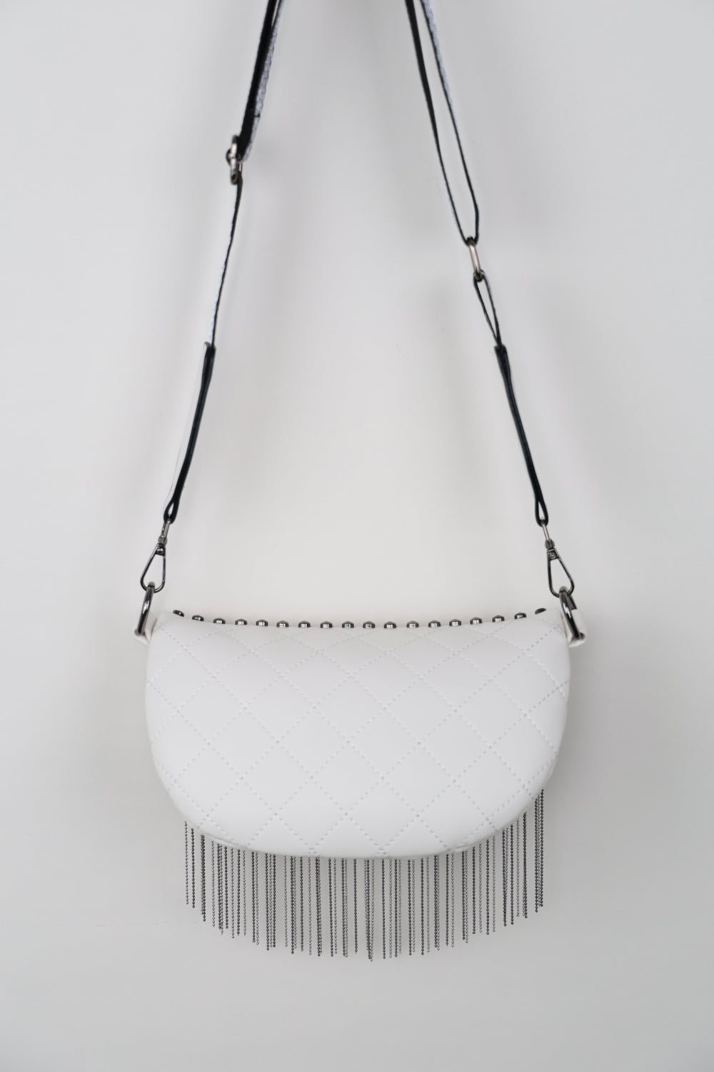 Schultertasche aus PU-Leder mit Nieten und Fransen