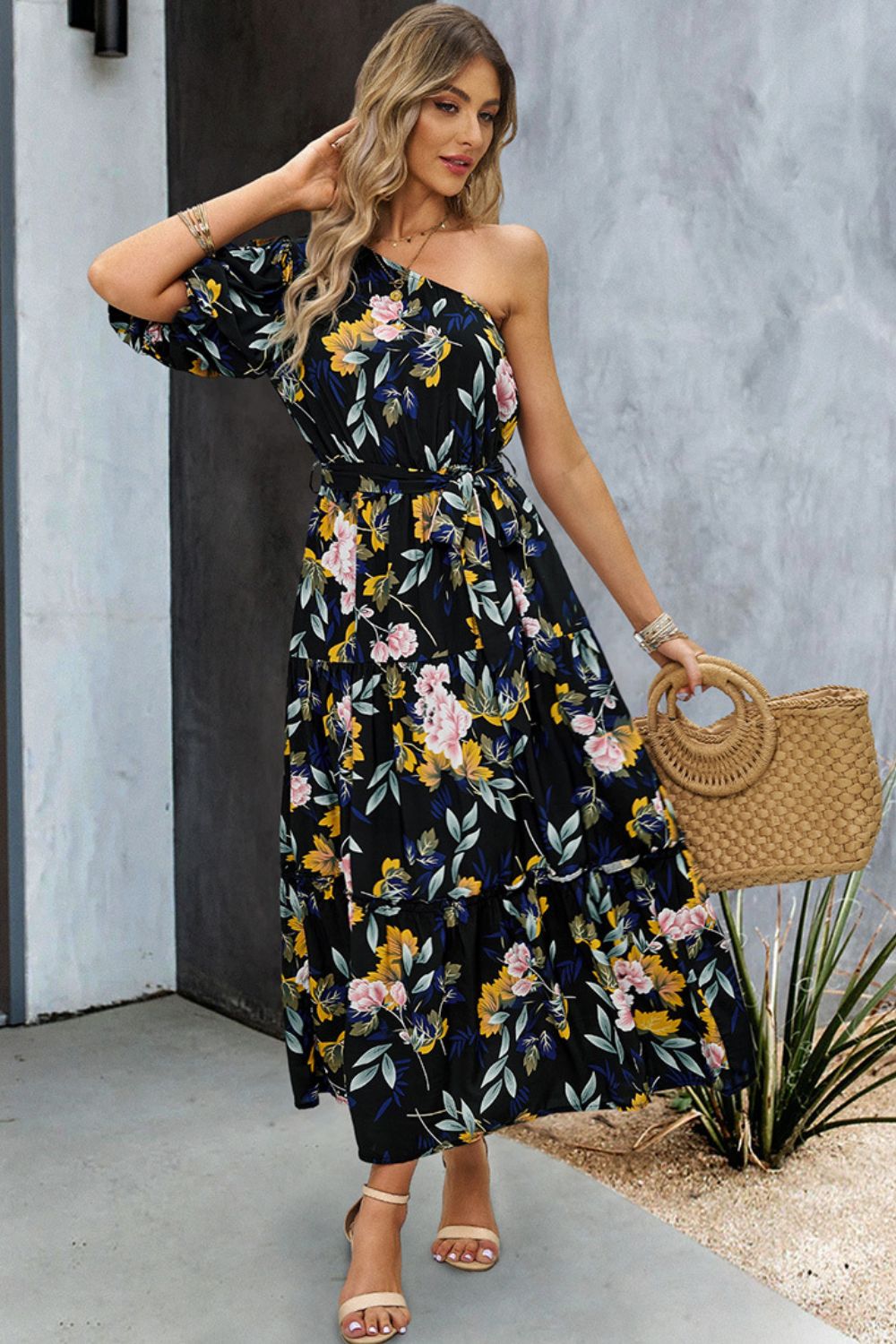 Robe longue imprimée asymétrique avec ceinture nouée