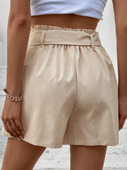Shorts mit Gürtel und Taschen