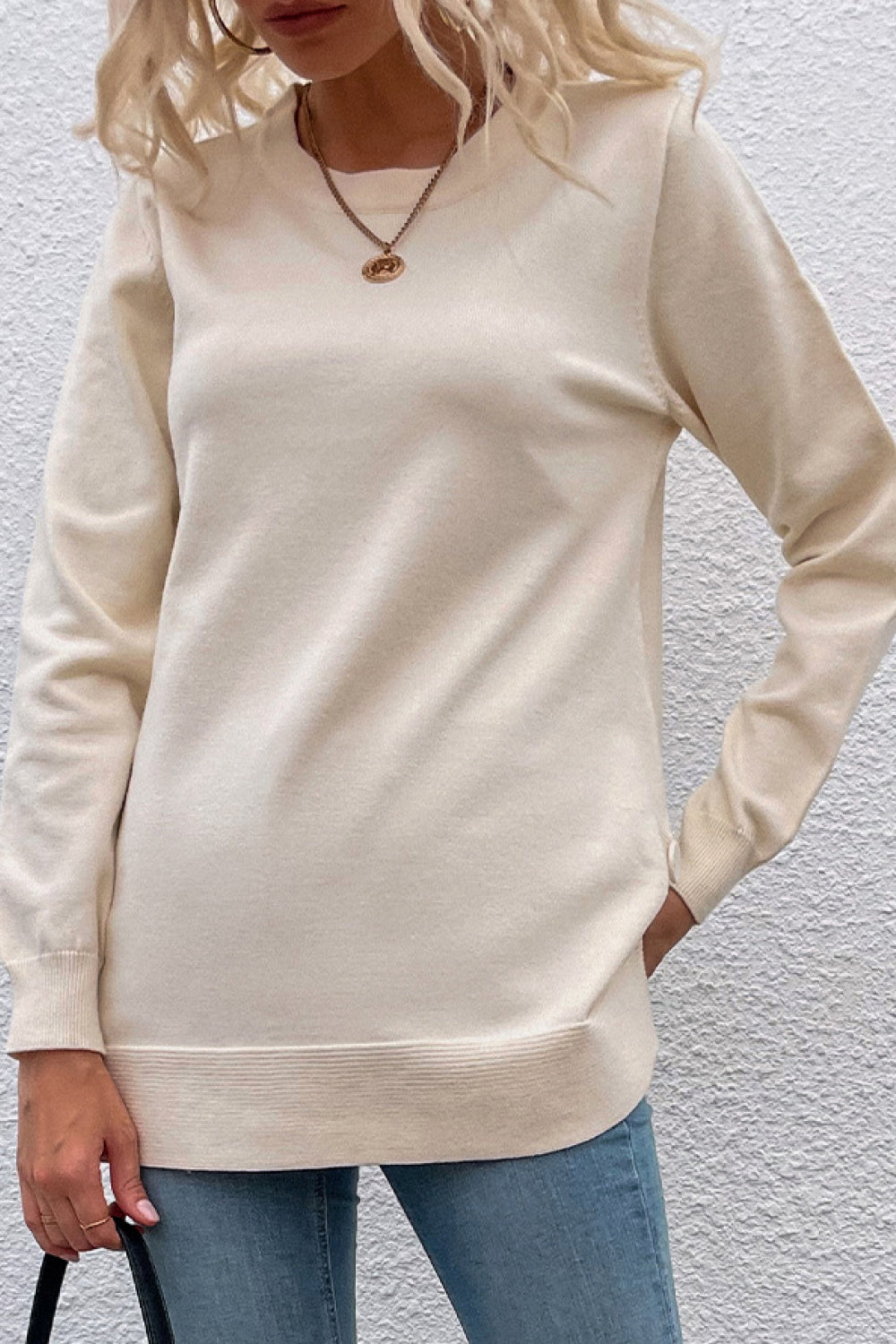 Pullover mit Rundhalsausschnitt und überschnittenen Schultern
