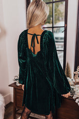 Robe babydoll verte en velours côtelé à col carré et dos noué