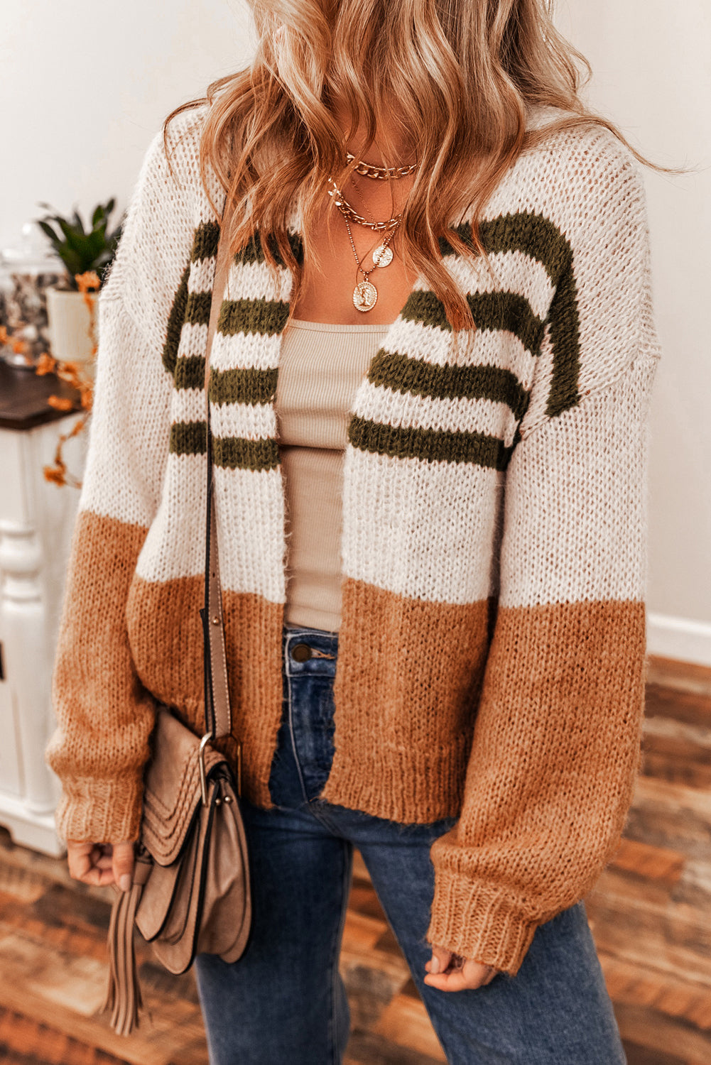 Kamelfarbener Cardigan mit Farbblock-Streifen und offener Vorderseite