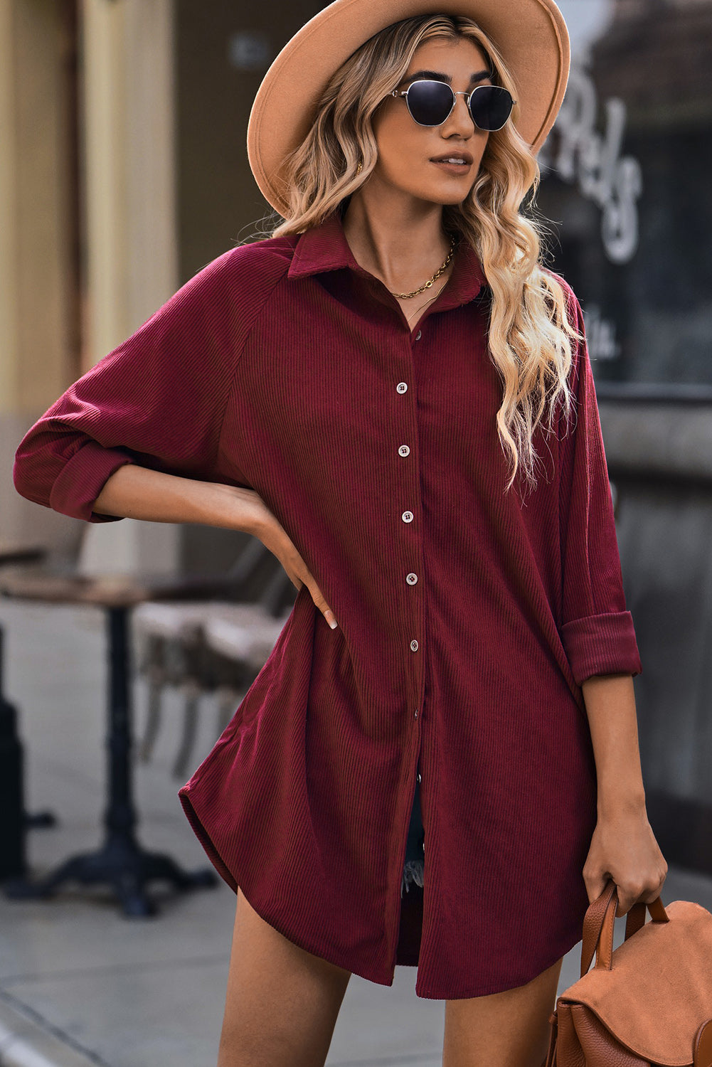 Robe chemise boutonnée sur le devant, ourlet incurvé, manches raglan