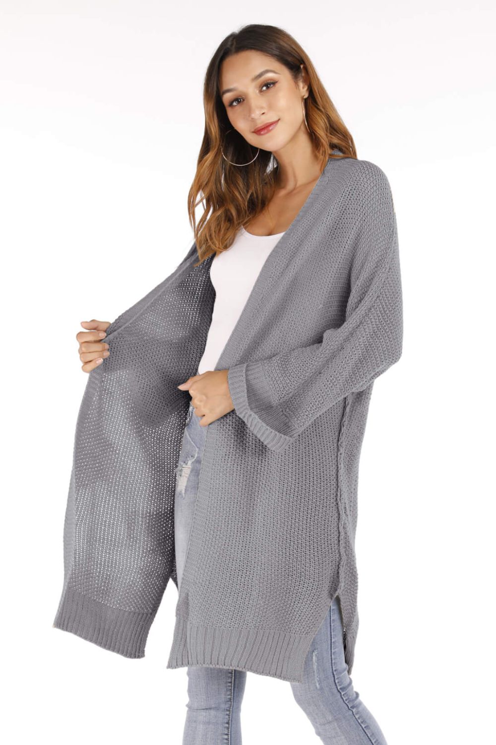 Strickjacke mit offenem Schlitz vorne und sichtbaren Nähten
