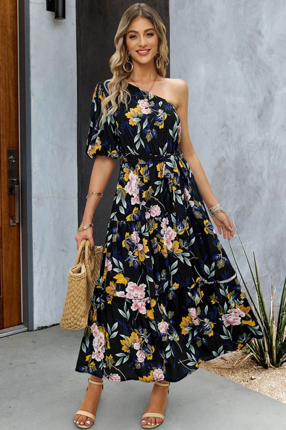 Robe longue imprimée asymétrique avec ceinture nouée