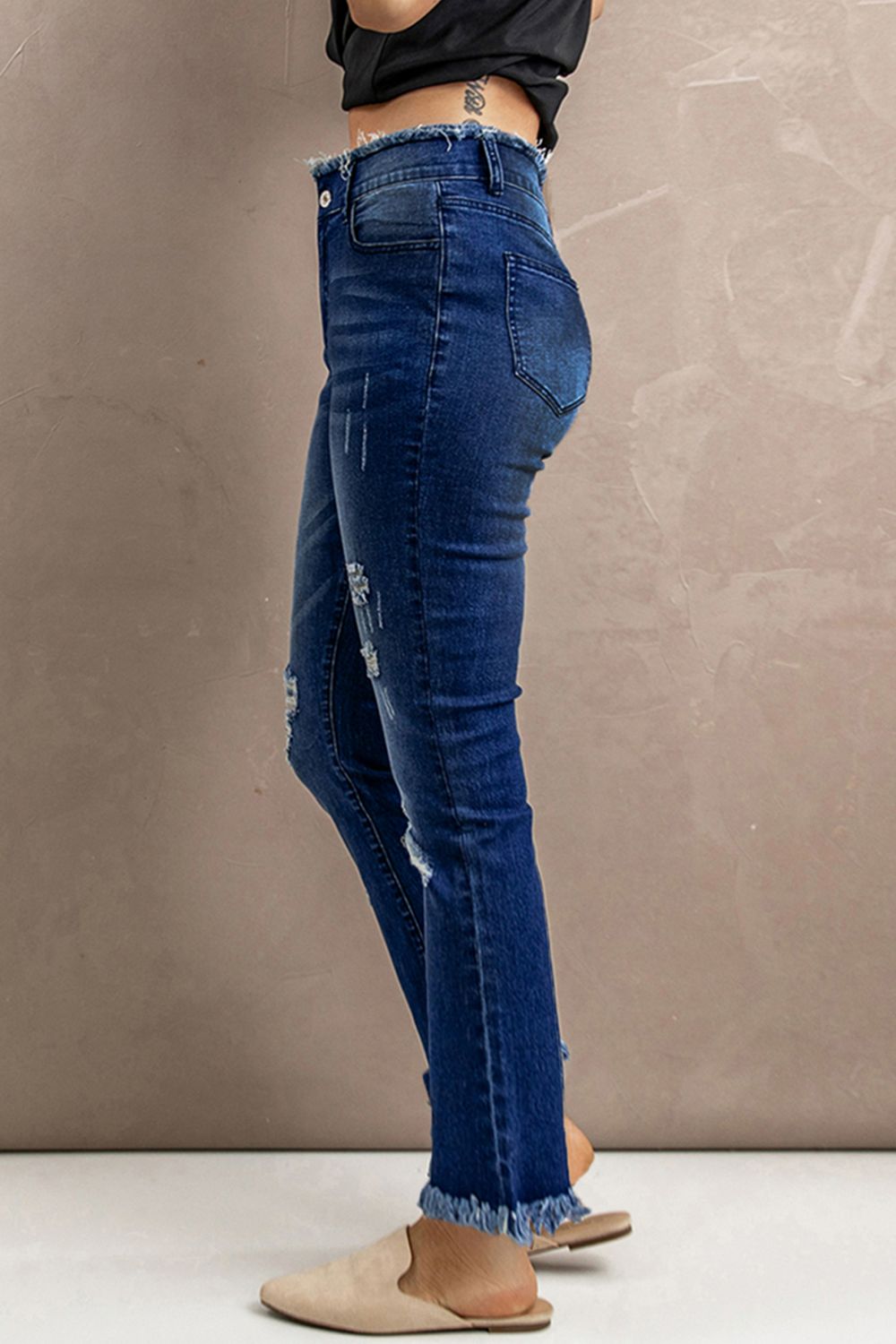 Jean taille haute à ourlet brut effet usé