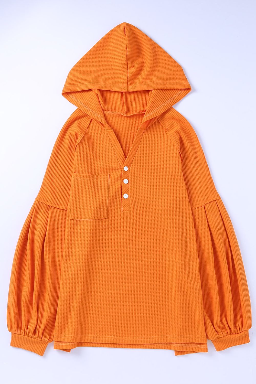 Kapuzenpullover aus Waffelstrick mit Puffärmeln, Seitenschlitzen und Knöpfen