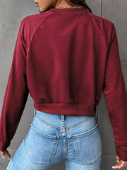 Kurzes Sweatshirt mit Raglanärmeln und Rundhalsausschnitt