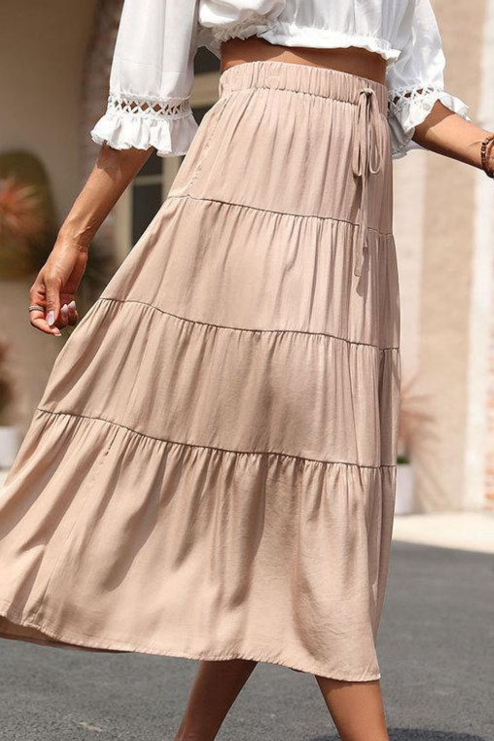 Gestufter Midirock mit elastischer Taille