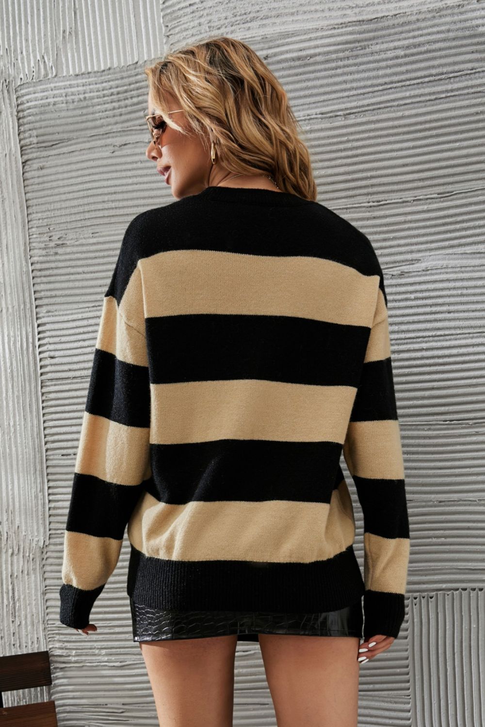 Pull rayé bicolore à épaules tombantes
