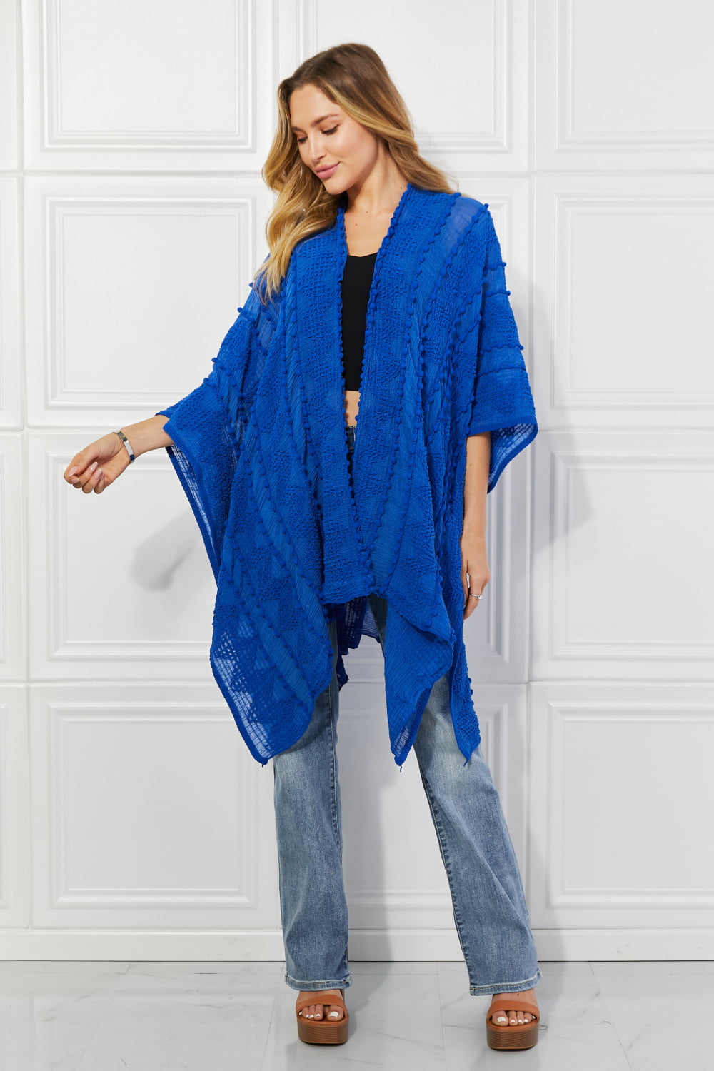 Justin Taylor – Asymmetrischer Poncho-Cardigan mit Pom-Poms in Blau