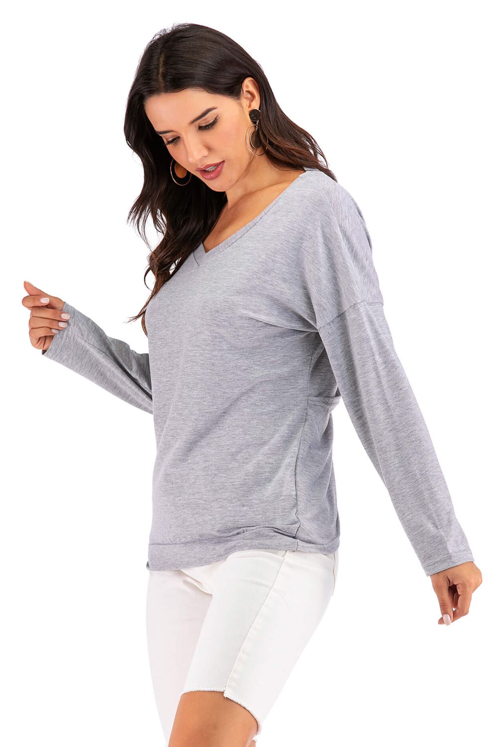 Sweatshirt mit V-Ausschnitt, überschnittenen Schultern und offenem Rücken