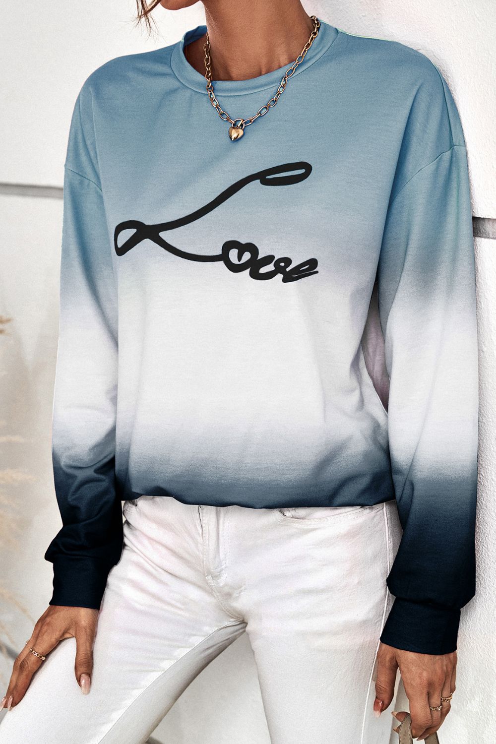 Sweatshirt mit überschnittenen Schultern und Farbverlauf LOVE