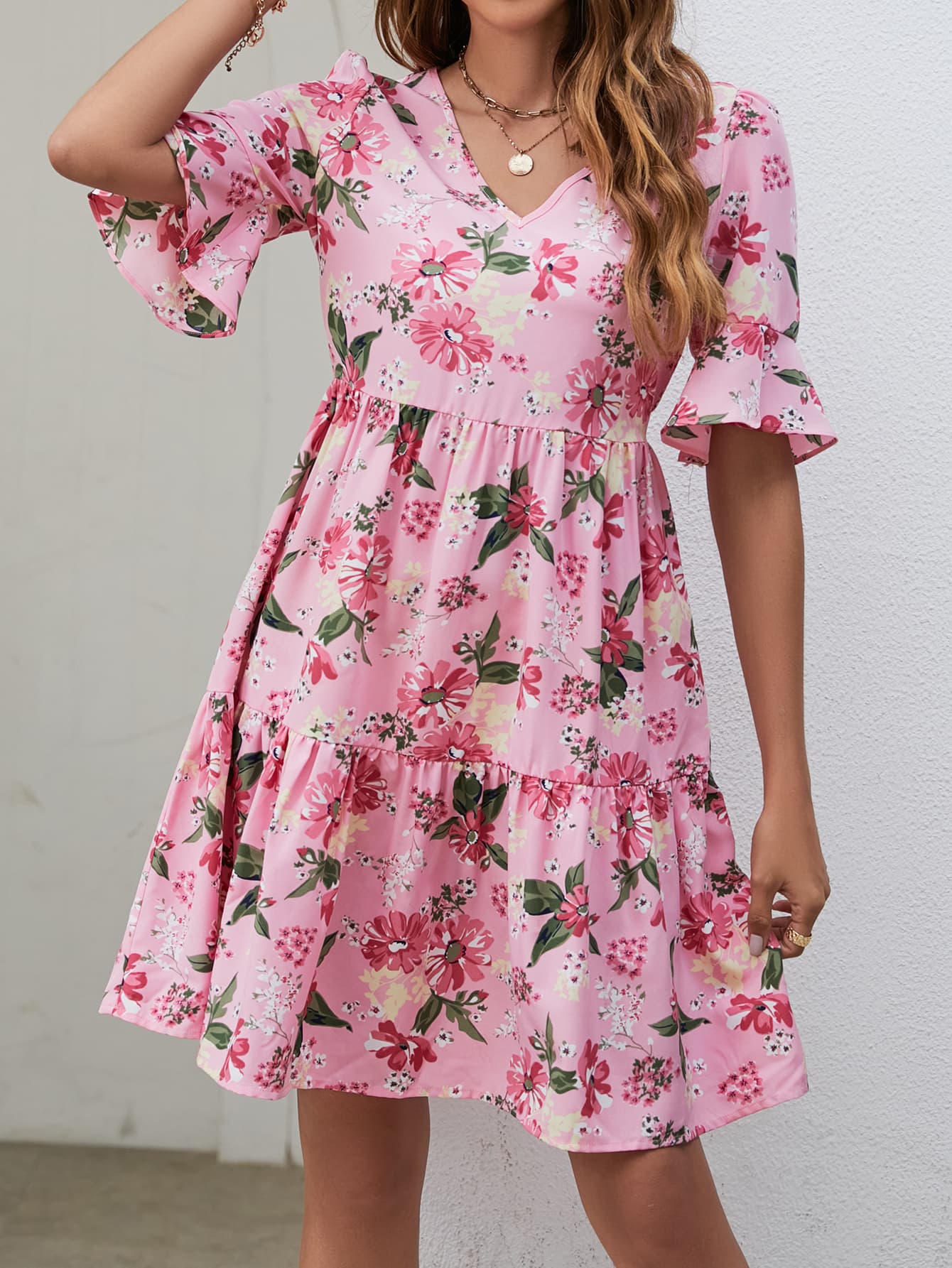 Robe imprimée à col en V et longueur genou
