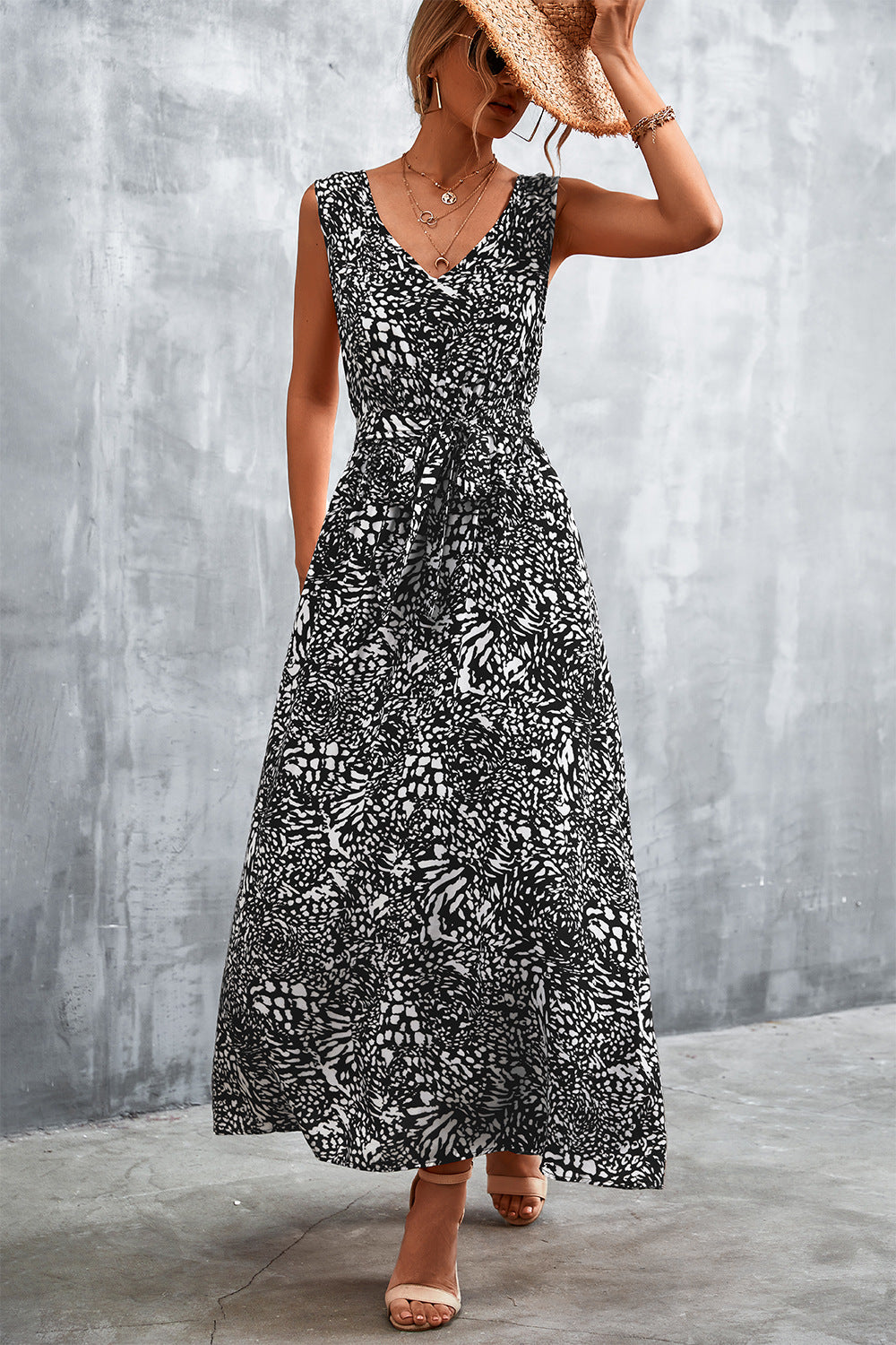 Robe longue imprimée à col en V et ceinture nouée