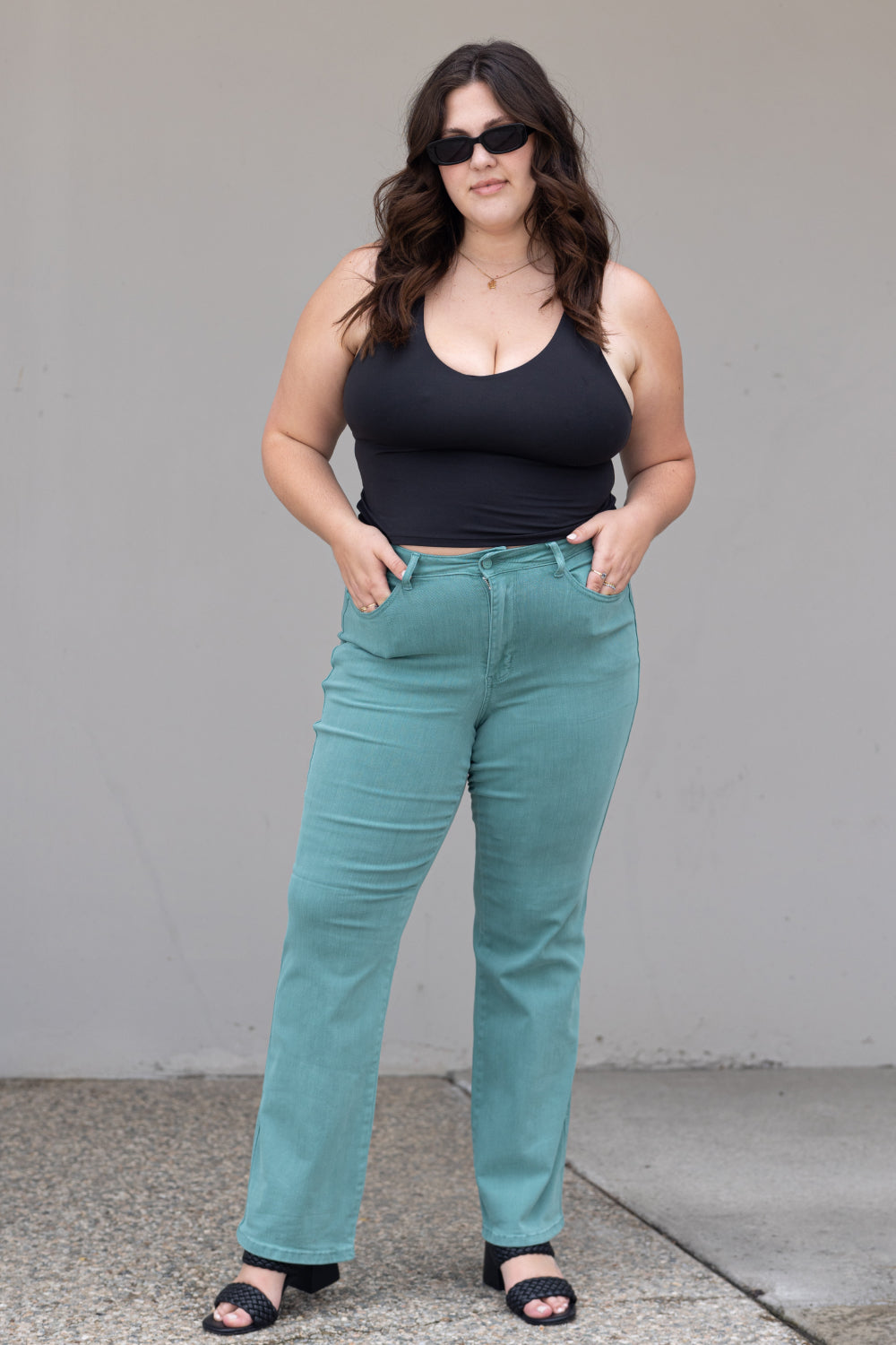 Jean Judy Blue à jambes droites et poches pleine grandeur