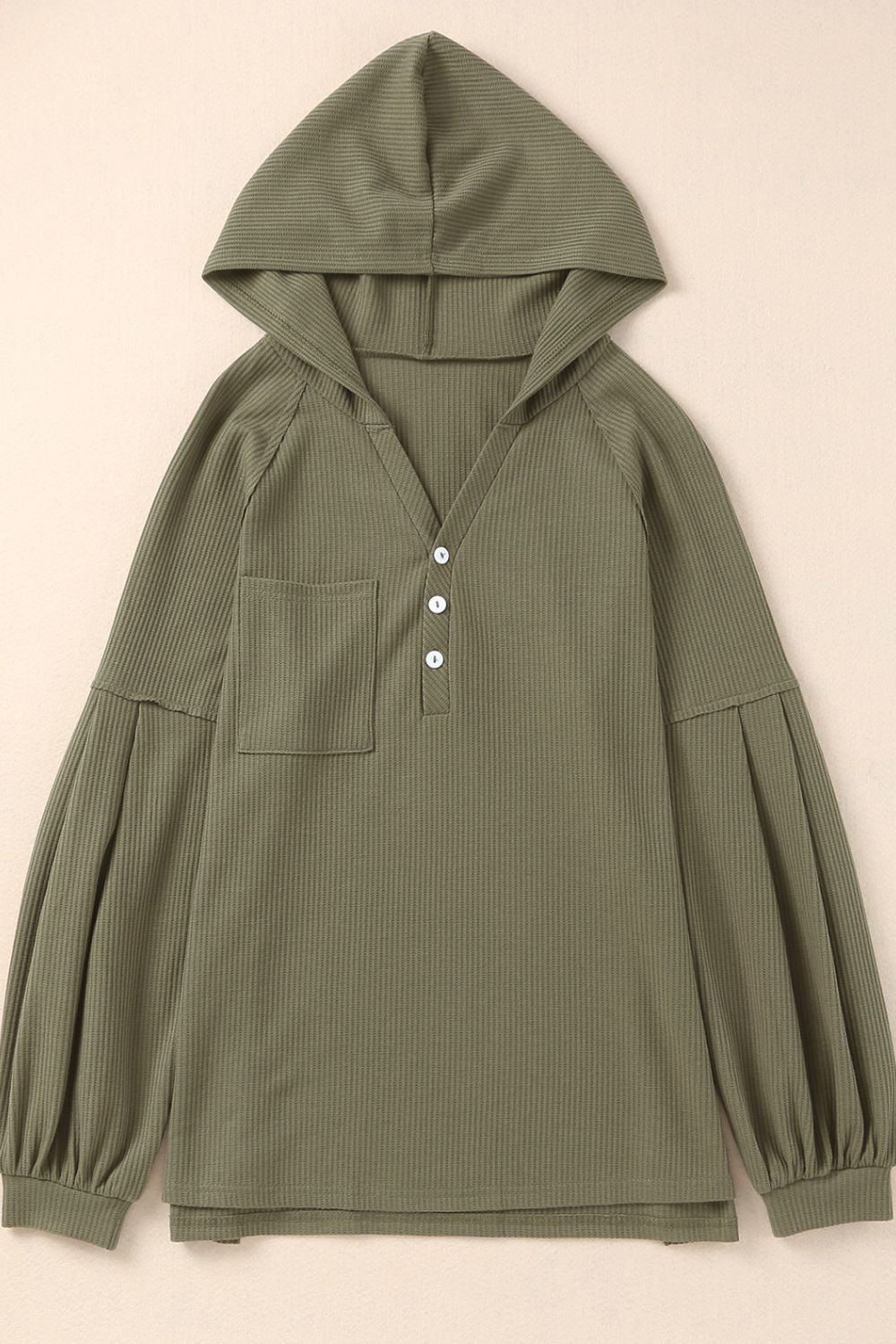 Kapuzenpullover aus Waffelstrick mit Puffärmeln, Seitenschlitzen und Knöpfen