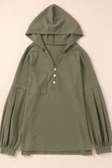 Kapuzenpullover aus Waffelstrick mit Puffärmeln, Seitenschlitzen und Knöpfen