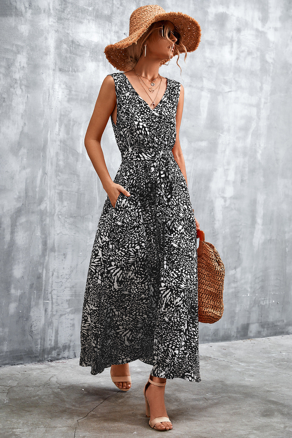 Robe longue imprimée à col en V et ceinture nouée
