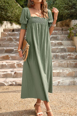 Robe midi à col carré et poches