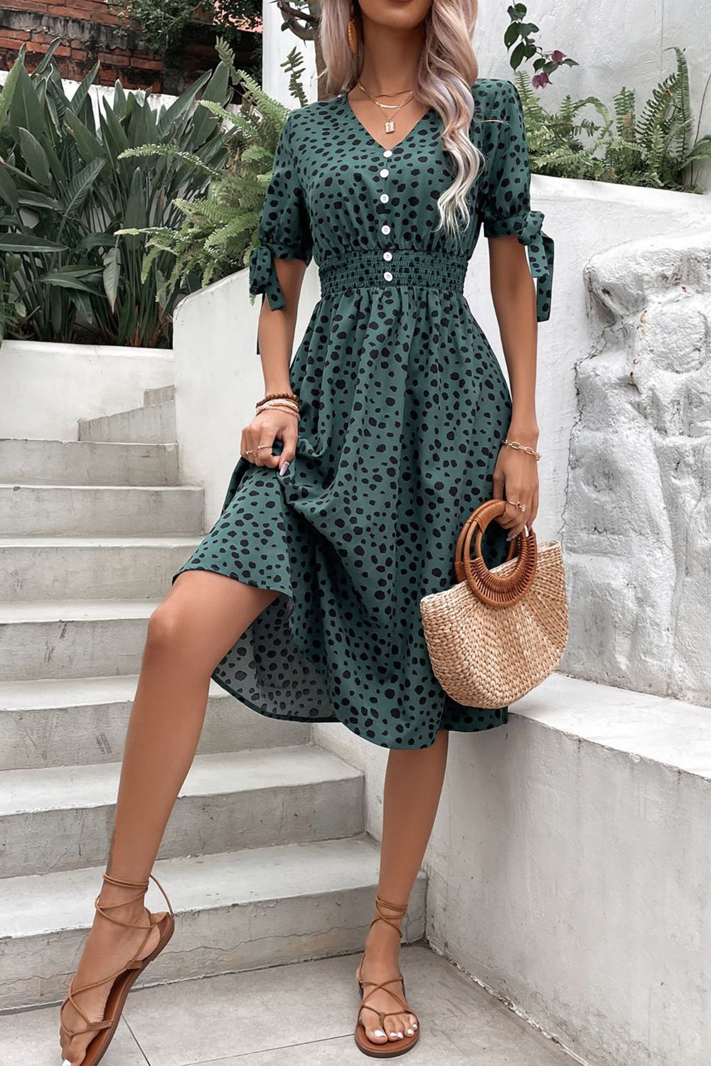 Robe imprimée à taille froncée et poignets noués