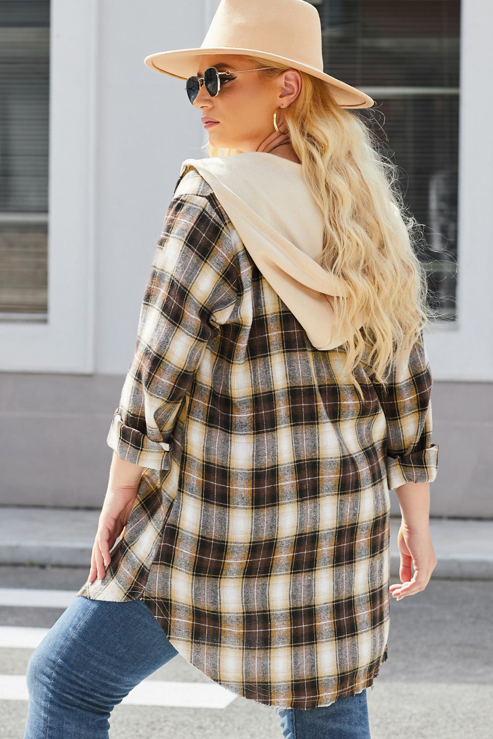 Chemise boutonnée à carreaux grande taille avec ourlet incurvé