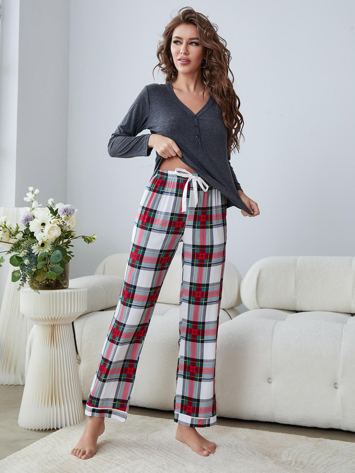 Lounge-Set mit geknöpftem Langarmoberteil und karierter Hose