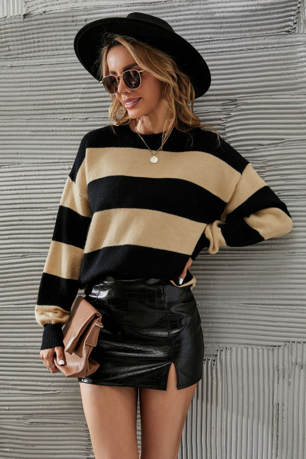 Pull rayé bicolore à épaules tombantes