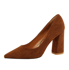 Chaussures en daim à bout pointu et à bout peu profond pour femme