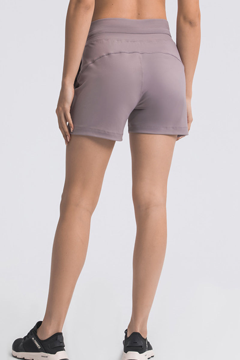 Aktive Shorts mit Taillenschnürung