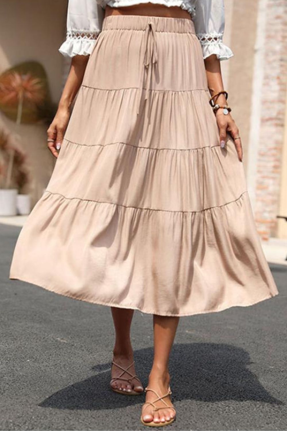Gestufter Midirock mit elastischer Taille