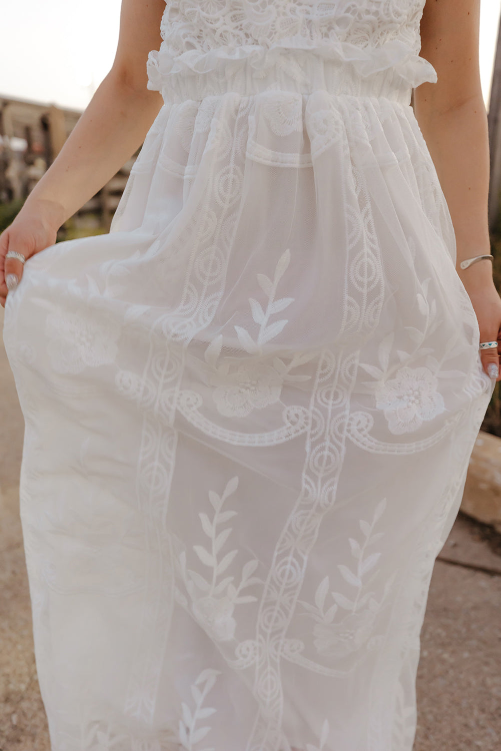 Robe longue dos nu en dentelle à bretelles spaghetti