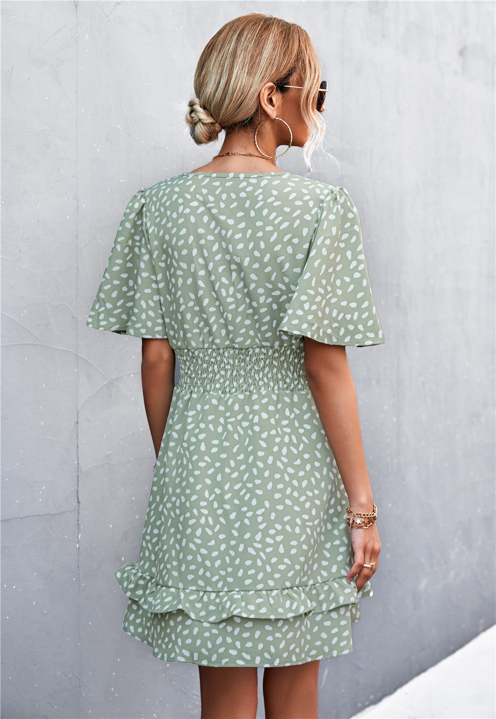 Robe à volants superposés à taille froncée et imprimée