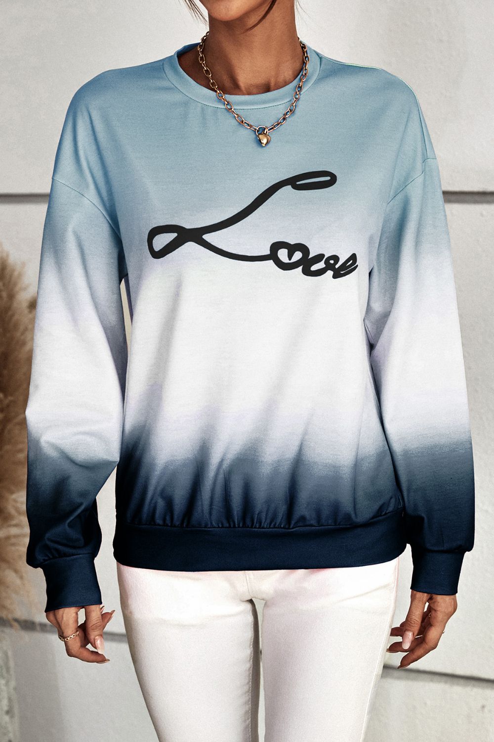 Sweatshirt mit überschnittenen Schultern und Farbverlauf LOVE