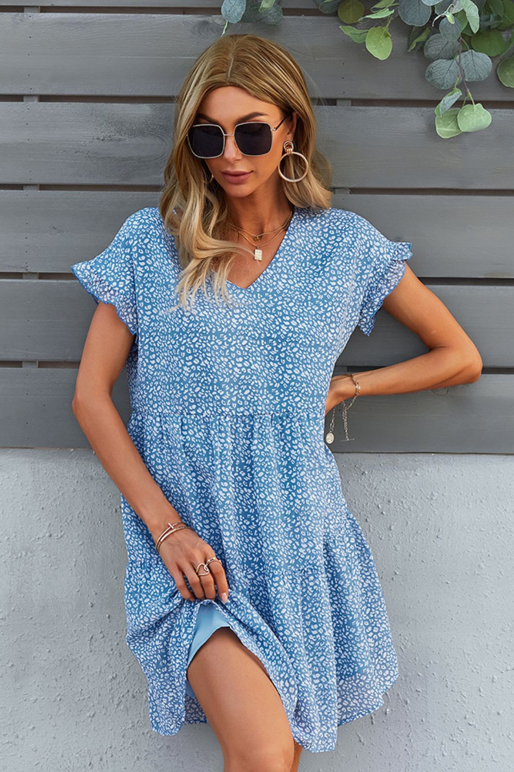 Robe imprimée à col en V et manches courtes à volants