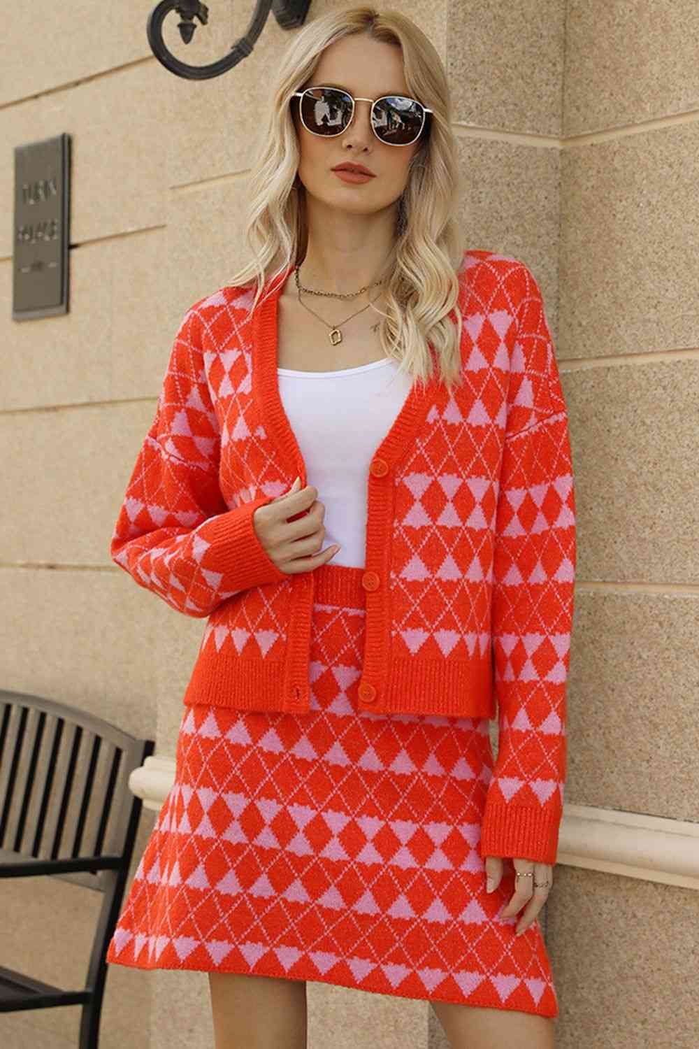 Geometrisches Cardigan-Strickrock-Set mit überschnittenen Schultern