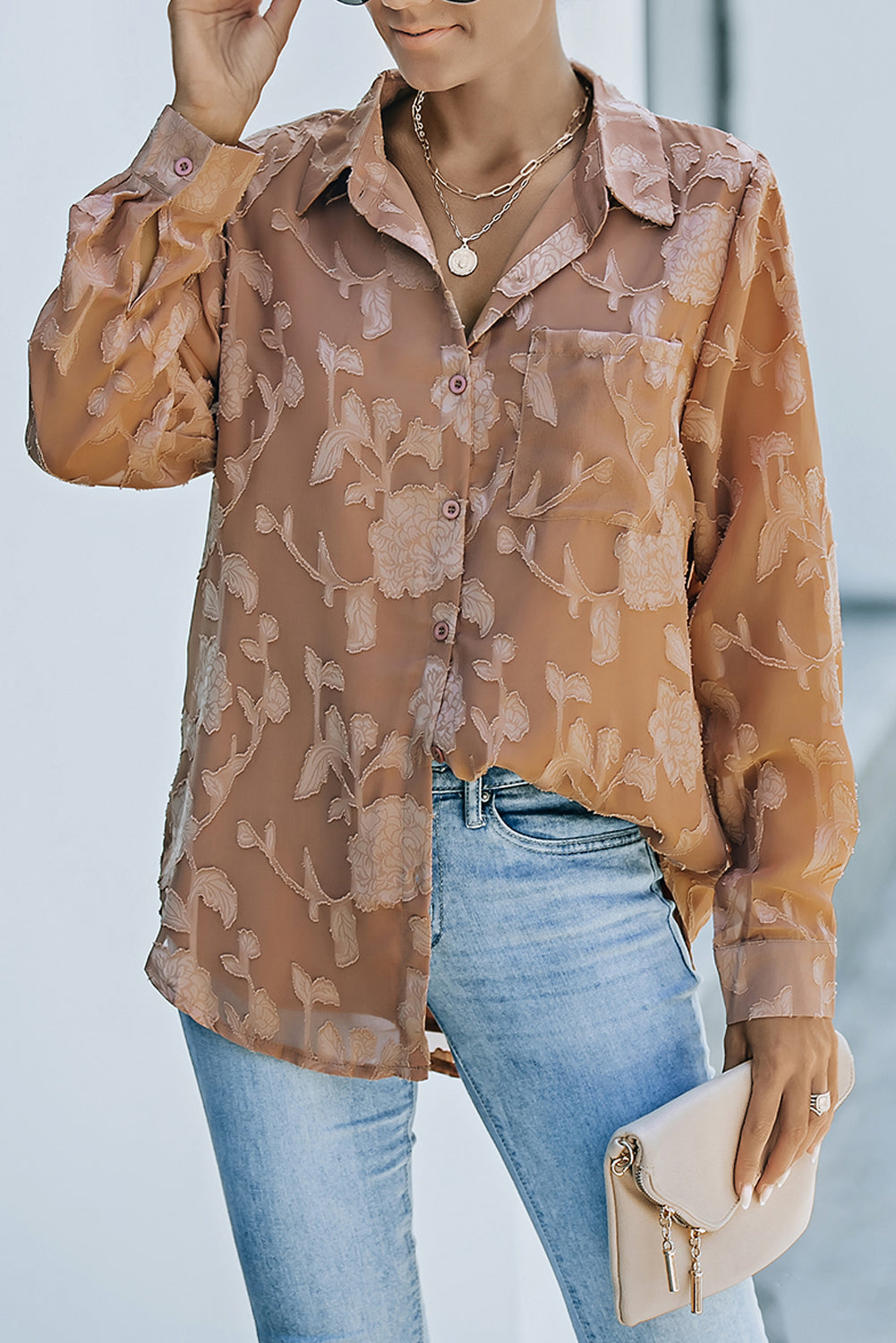 Chemise texturée à col et ourlet incurvé