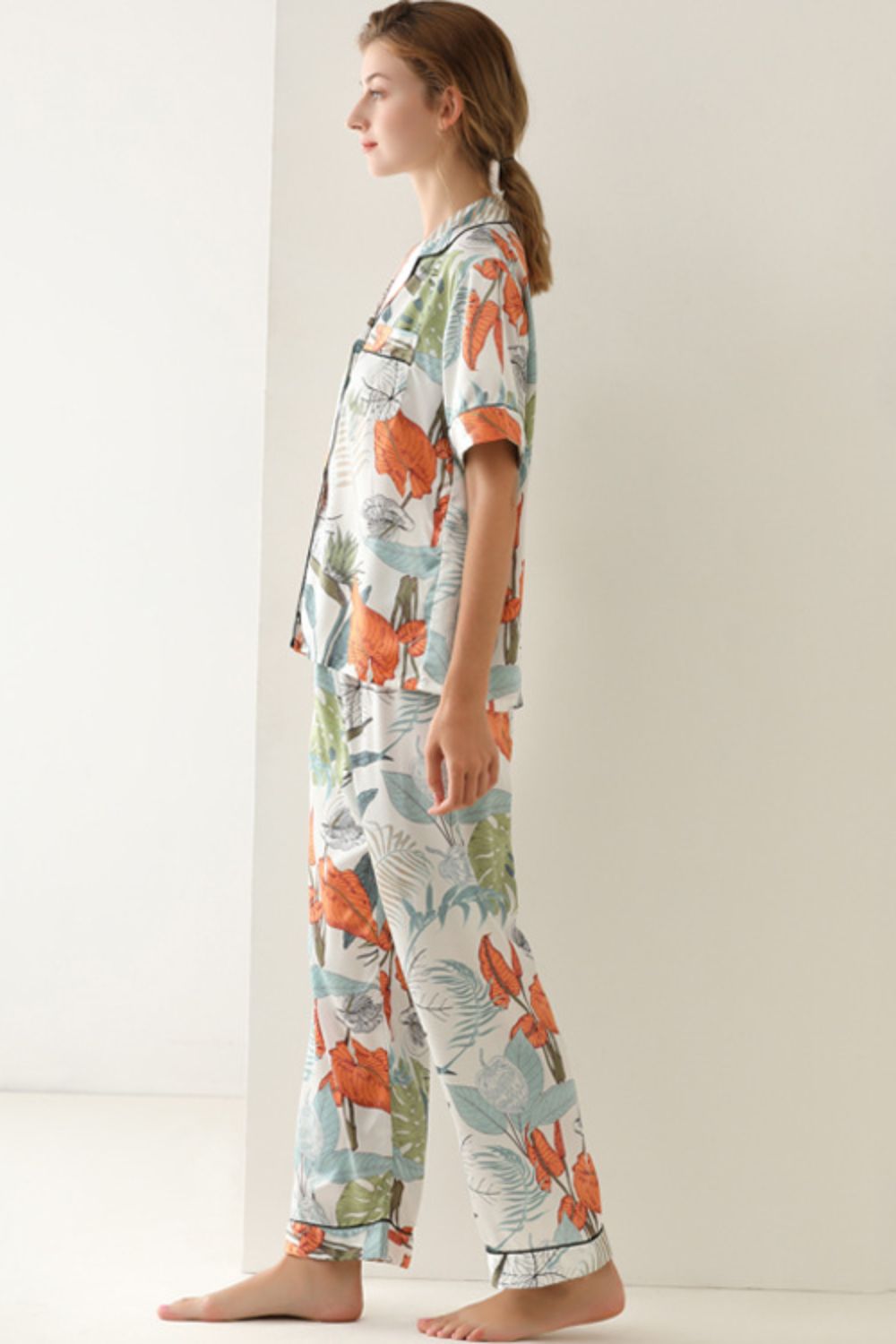 Pyjama-Set mit Oberteil und Hose mit botanischem Print und Knopfleiste
