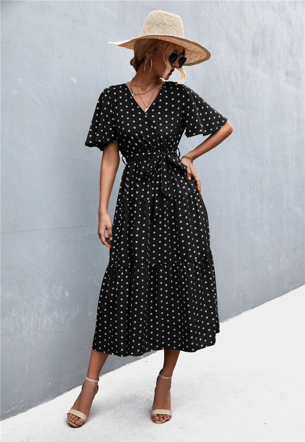 Robe imprimée à col en V et manches flottantes avec ceinture
