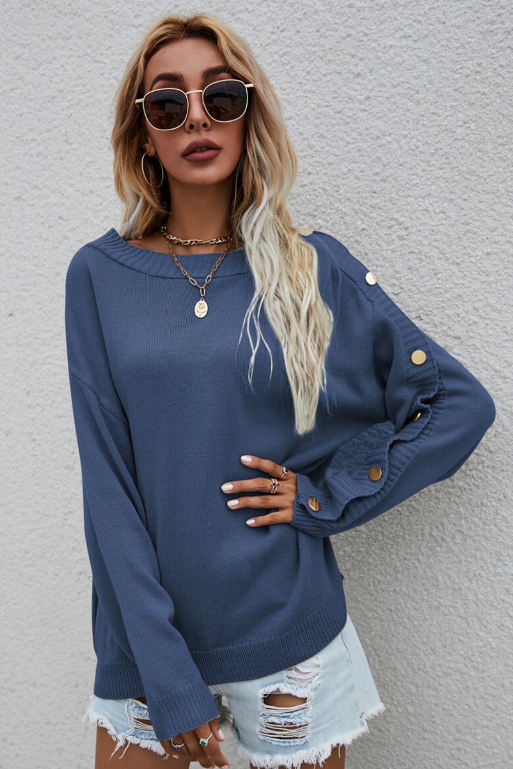 Pullover mit U-Boot-Ausschnitt und Knopfdetail
