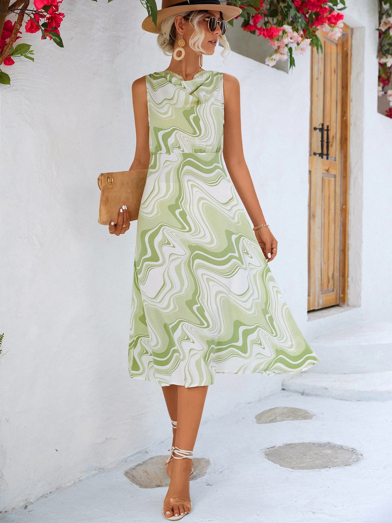 Robe imprimée sans manches à col bénitier