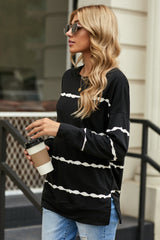Gestreiftes Sweatshirt mit Rundhalsausschnitt und seitlichem Schlitz